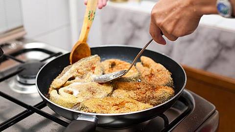 Πώς να διώξετε την έντονη μυρωδιά του τηγανιτού από το σπίτι