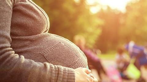 «Υπήρξα ανύπαντρη μητέρα και δεν αξίζω την κριτική κανενός» 