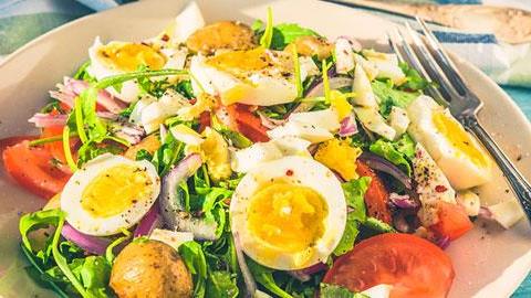 Η χορταστική πατατοσαλάτα της γιαγιάς Αλεξάνδρας από την Κρήτη