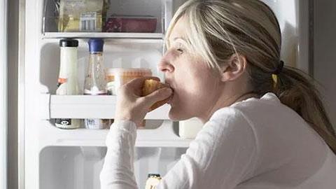 Oι λόγοι που τρώμε ενώ στην πραγματικότητα δεν πεινάμε 