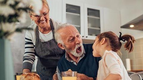 Τι πρέπει να προσέξουμε όταν τα παιδιά μεγαλώνουν με τη γιαγιά και τον παππού;