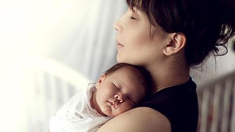 Ευνοϊκότερες ρυθμίσεις για υιοθεσία: 739 αιτήσεις μέσα σε 2 μήνες!