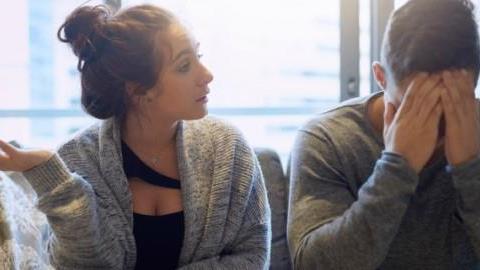 Θέλω να φύγουμε στο εξωτερικό που έχω συγγενείς αλλά ο άντρας μου είναι αρνητικός...