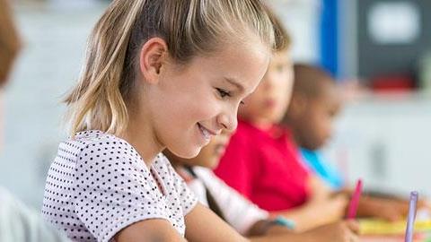 «Τι έμαθα μεγαλώνοντας το παιδί μου στο εξωτερικό»: 3 γονείς διηγούνται