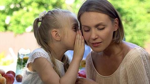  «Πώς είναι η τέλεια μαμά;»: οι απαντήσεις των παιδιών μας ξαφνιάζουν ευχάριστα!