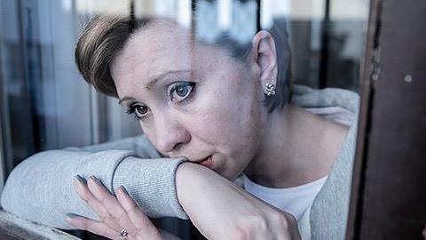 Πραγματική μοναξιά είναι να νιώθεις μόνος ανάμεσα σε πολλούς ανθρώπους