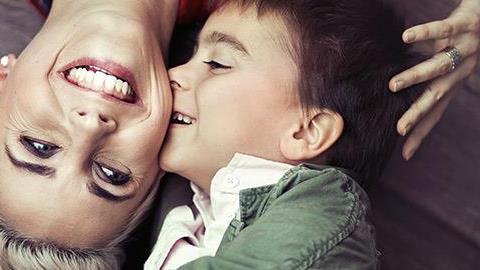 «Κάθε παιδί αξίζει που και πού να νιώθει σαν μοναχοπαίδι»