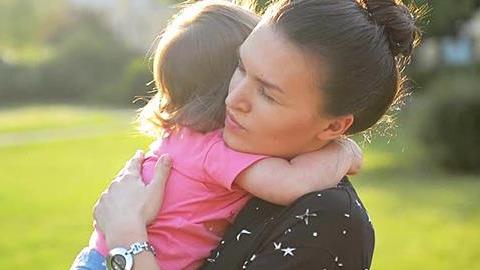 «Μεγαλώνεις τόσο γρήγορα που φοβάμαι»