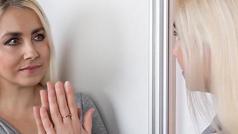 «Αν ξαναγινόμουν 20 χρονών...»: Τι θα συμβούλευε ο ώριμος εαυτό μας τον νεαρό 