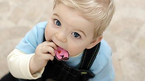 Το παιδί μου κατάπιε νόμισμα. Πόσο επικίνδυνο είναι; 