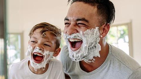 Ο γιος μου είναι μια μικρογραφία του άντρα μου και είμαι περήφανη γι' αυτό 