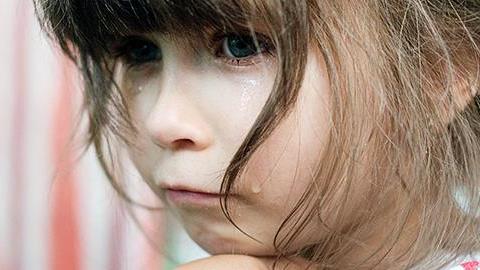 Η 5χρονη κόρη μου συγκινείται από τα τραγούδια σε υπερβολικό βαθμό. Είναι φυσιολογικό;