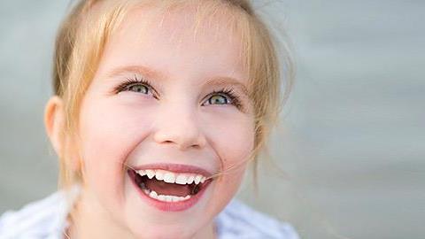 Ο καλός γονιός φαίνεται από το φωτεινό χαμόγελο του παιδιού του