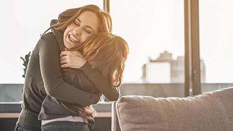 Από το «μαμά αγκαλιά» μέχρι το «μαμά άσε με», είναι μόνο μία δεκαετία δρόμος!