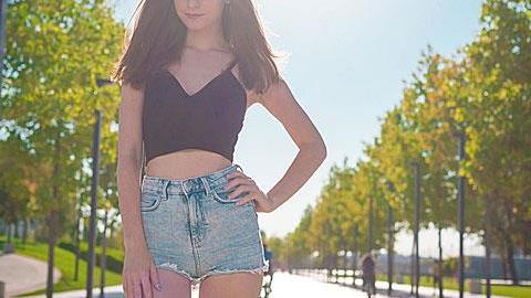 Δεν είμαι συντηρητική, αλλά θεωρώ τη νέα μόδα για τα κορίτσια επικίνδυνη 