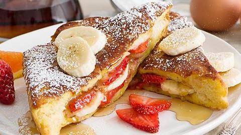 Πώς να φτιάξετε πεντανόστιμες αυγοφέτες με φρούτα!