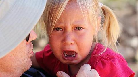 Γιατί όταν λέμε «όχι» στα παιδιά πρέπει να το εννοούμε 