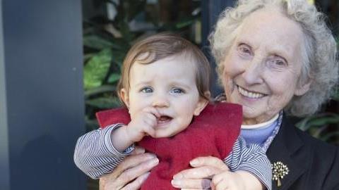 10 γιαγιάδες και παππούδες που ζουν και αναπνέουν για τα εγγόνια τους! 