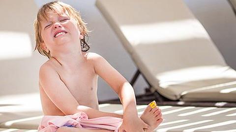 Πάτησε το παιδί αχινό;  Δείτε τι πρέπει να κάνετε