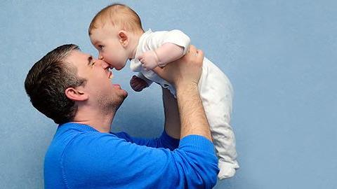 Όσα πρέπει να ξέρει να κάνει ένας νέος μπαμπάς