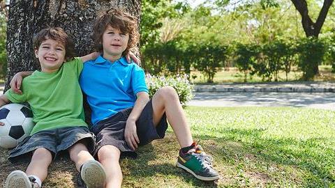 Πώς θα καταλάβετε ότι ο νέος φίλος του παιδιού είναι «καλό παιδί» 