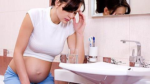 Σημάδια επιπλοκών στην εγκυμοσύνη που δεν πρέπει να αγνοήσετε