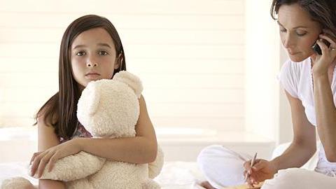 Τα παιδιά μεγαλώνουν τις στιγμές που είμαστε πολύ απασχολημένοι 