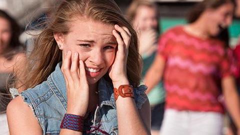 Πώς να μην κάνετε το έφηβο παιδί σας ρεζίλι στους φίλους του