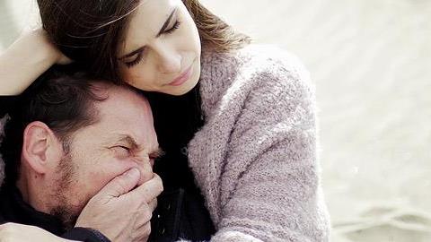 Οι γυναίκες παραμερίζουν τον πόνο τους για να στηρίξουν τους άλλους