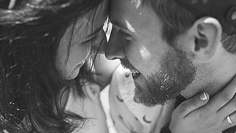 «Αγάπη μου, όταν πέφτεις θα είμαι πλάι σου για να σε σηκώνω»