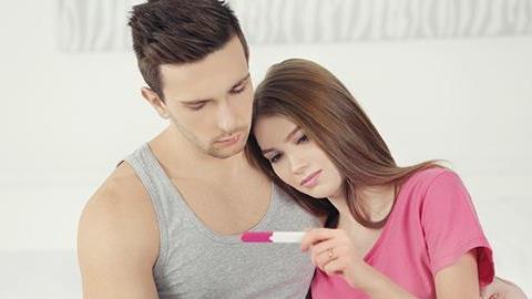 Θέλουμε να αποκτήσουμε παιδάκι αλλά είμαστε ακόμα μικροί. Θεωρείτε πως βιαζόμαστε;