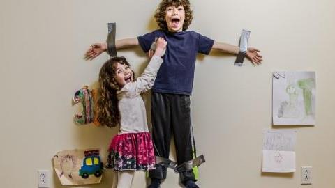 «Μαμά, έκανα τον αδερφό μου κορνίζα!» και 11 ακόμη απίστευτες ιδέες παιδιών