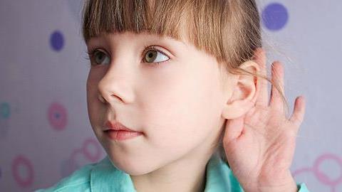 Πότε δεν βλάπτει να σας ακούν τα παιδιά χωρίς να το ξέρετε