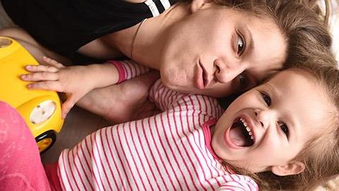 Αν έχεις πει στο παιδί σου «ΣΤΑΜΑΤΑ ΝΑ ΦΩΝΑΖΕΙΣ» ουρλιάζοντας, είσαι κι εσύ μία κανονική μαμά