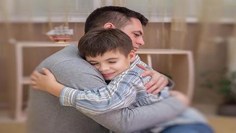 Τι είναι το «αντίστροφο οιδιπόδειο σύμπλεγμα» στα αγόρια;