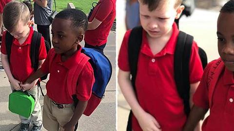 Πρώτη μέρα σχολείο: η συγκινητική χειρονομία ενός παιδιού προς τον αυτιστικό συμμαθητή του