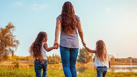 «Η μαμά της κολλητής μου ήταν η δεύτερη μαμά μου» 