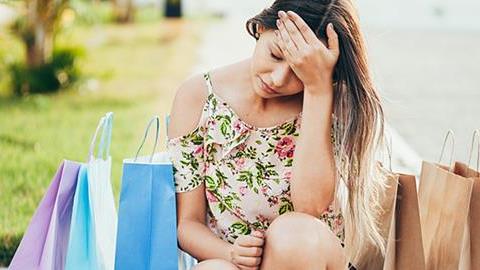 Ωνιομανία: όταν το πάθος για τα ψώνια γίνεται επικίνδυνος εθισμός