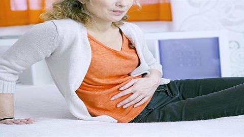 Υποφέρω από κούραση και ελκώδη κολίτιδα. Μήπως πλησιάζω την εμμηνόπαυση;