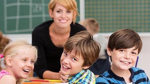 Πώς το χιούμορ βοηθά τα παιδιά να μαθαίνουν καλύτερα