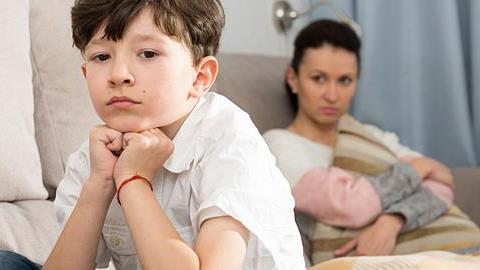 Πώς να κάνετε ένα παιδί που έχει πέσει θύμα bullying να σας εμπιστευθεί