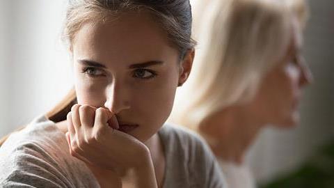 «Μαμά συγγνώμη, αλλά δεν είμαι υποκατάστατο για τον σύντροφο που σε εγκατέλειψε.»