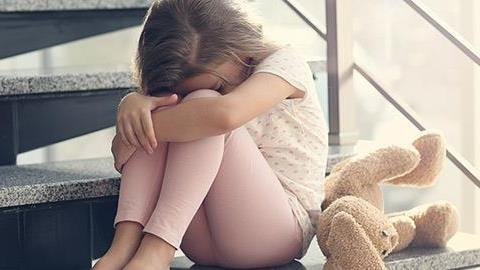 Τι μπορεί να συμβαίνει στο παιδί όταν νιώθετε πως σας κρύβει κάτι