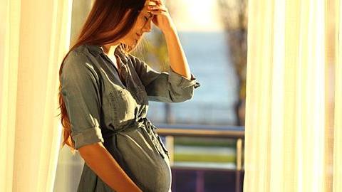 Απ' όταν πέθανε ο πατέρας μου, μετανιώνω που έμεινα έγκυος. Δεν ξέρω πια τί θέλω... 