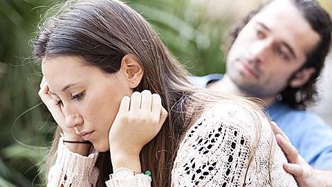 Ο σύζυγός μου με απάτησε. Να μείνω σε έναν τέτοιο γάμο μόνο για το παιδί;