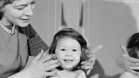 Το παγωμένο πανί και 9 ακόμα κόλπα από… παλιές καραβάνες της μητρότητας