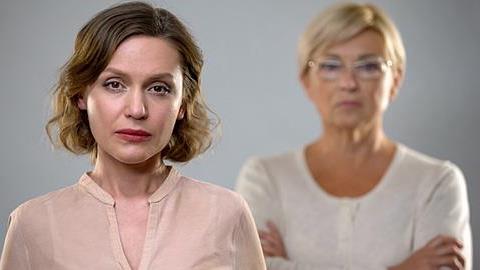 «Μαμά, έχεις αδυναμία στην αδερφή μου κι αυτό με πληγώνει ακόμα» 