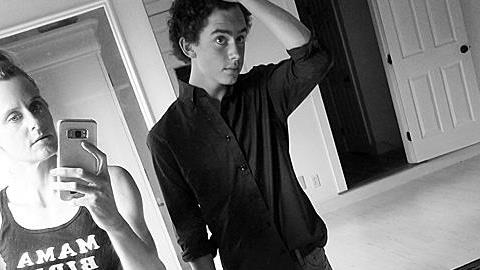 «Σε βλέπω που μεγαλώνεις και αναρωτιέμαι πού πήγε το μικρό μου αγοράκι»