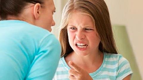 Γιατί τα παιδιά συμπεριφέρονται σαν να  «φταίει για όλα η μαμά»;