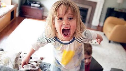 Γιατί τα παιδιά συμπεριφέρονται καλύτερα όταν δεν είναι μπροστά η μαμά